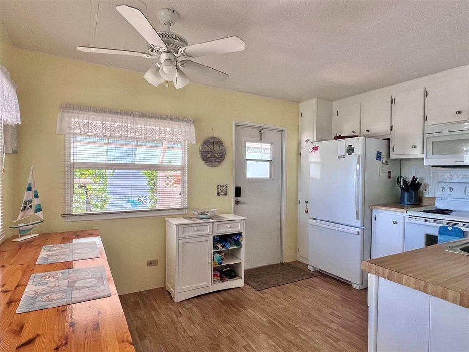 На продажу: $169,000 (3 спален, 2 ванн, 1144 Квадратных фут)