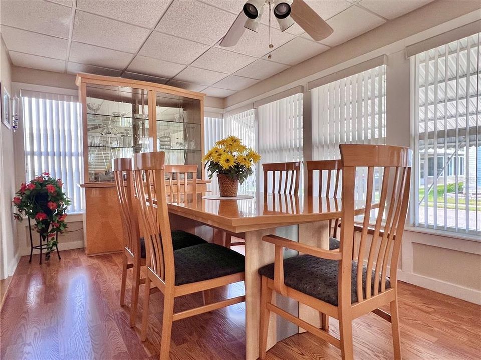 На продажу: $169,000 (3 спален, 2 ванн, 1144 Квадратных фут)