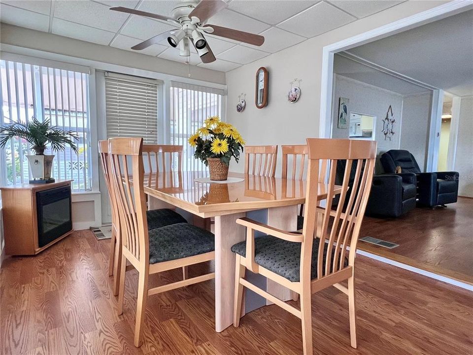 На продажу: $169,000 (3 спален, 2 ванн, 1144 Квадратных фут)