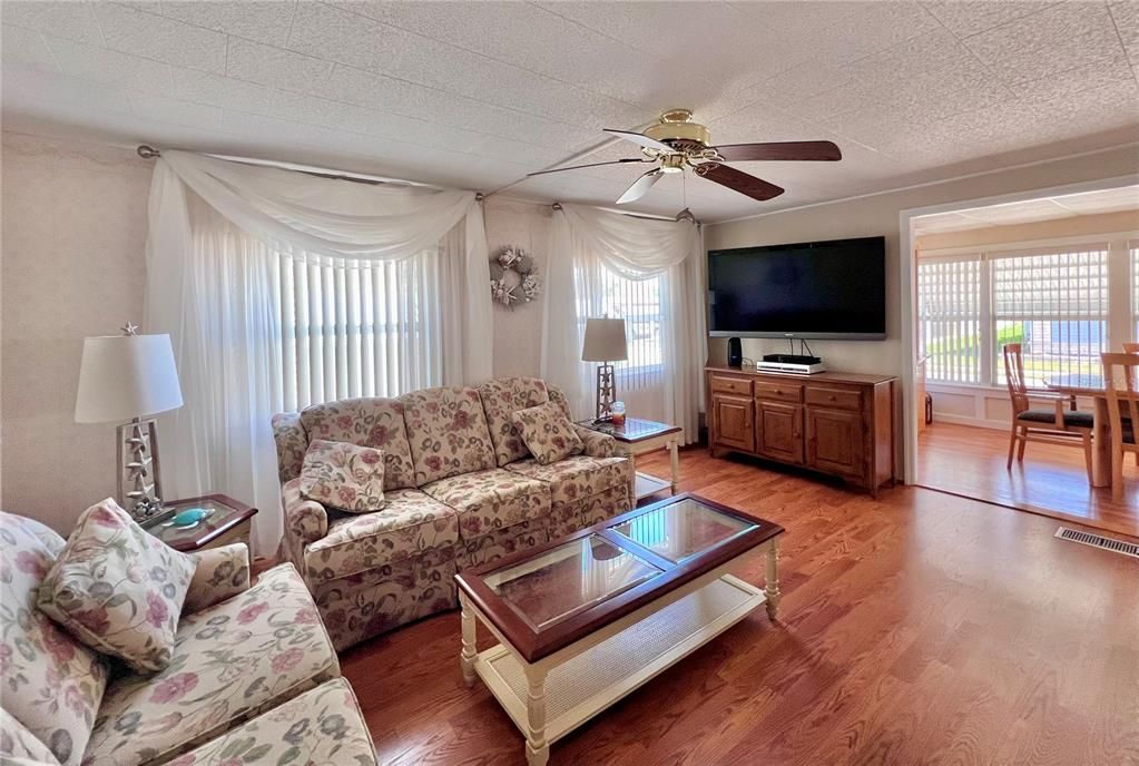 На продажу: $169,000 (3 спален, 2 ванн, 1144 Квадратных фут)