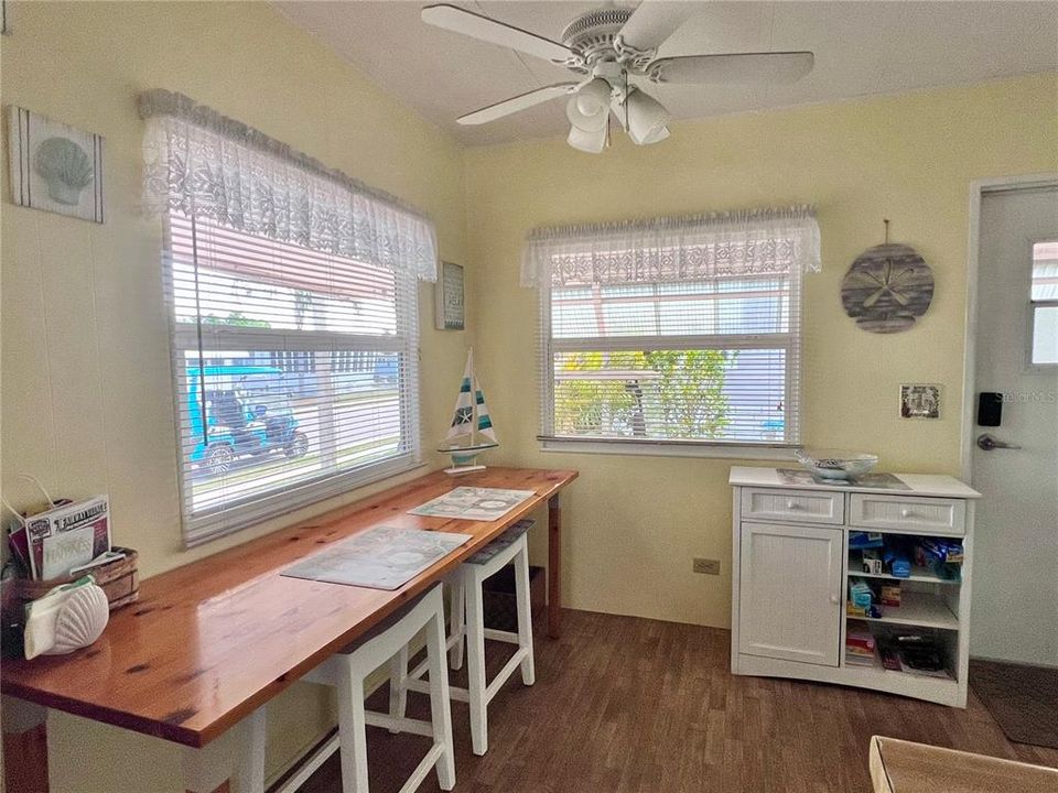 На продажу: $169,000 (3 спален, 2 ванн, 1144 Квадратных фут)