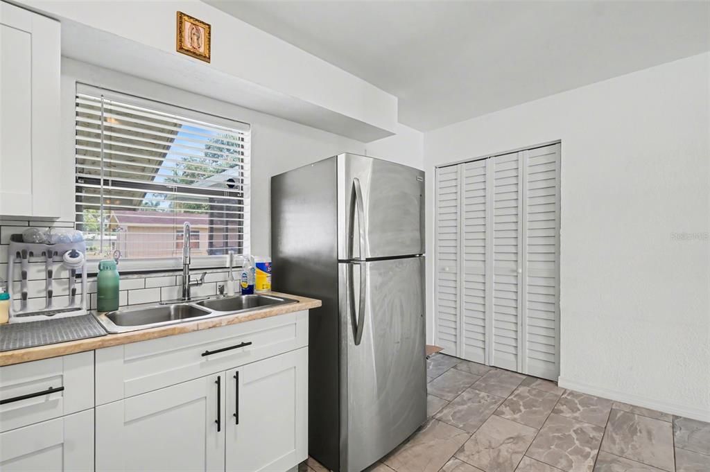 En Venta: $350,000 (4 camas, 0 baños, 1689 Pies cuadrados)