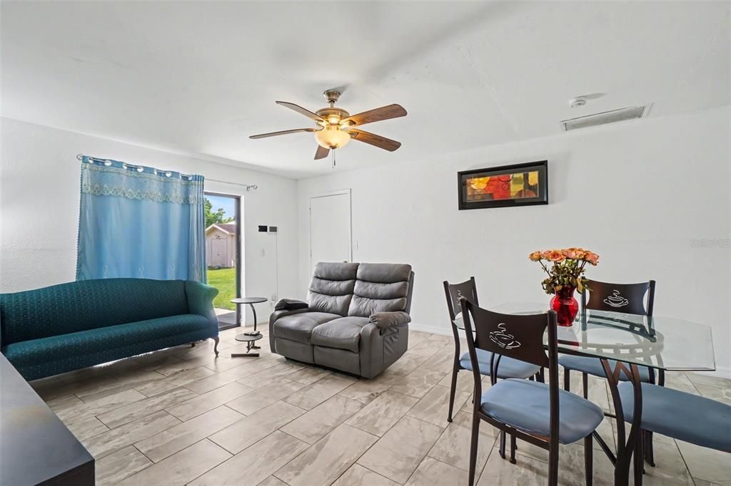 En Venta: $350,000 (4 camas, 0 baños, 1689 Pies cuadrados)