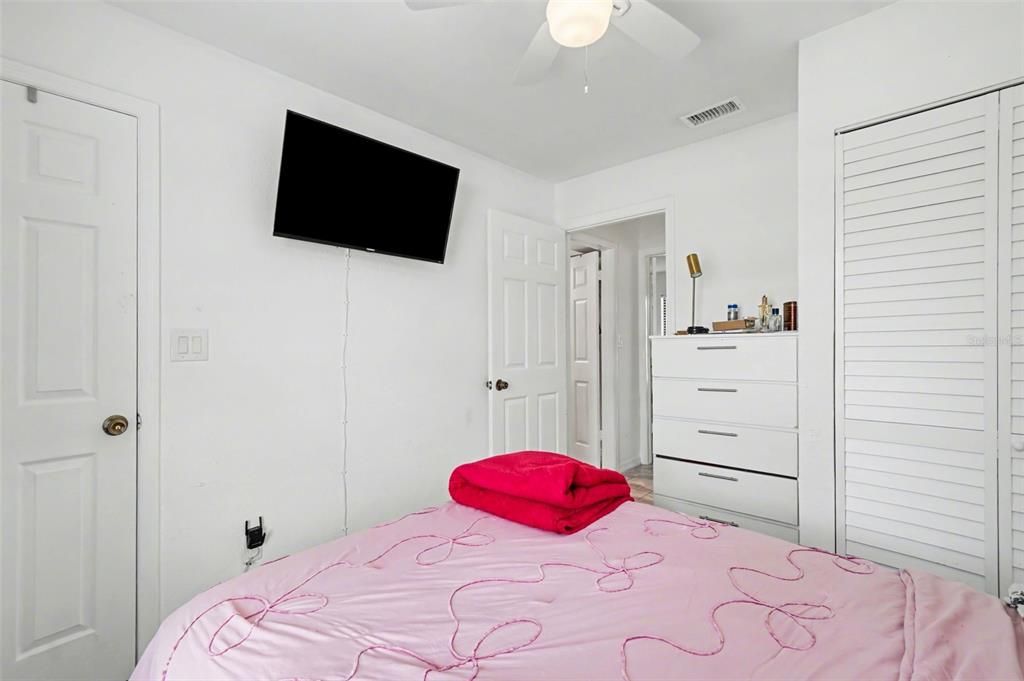 En Venta: $350,000 (4 camas, 0 baños, 1689 Pies cuadrados)