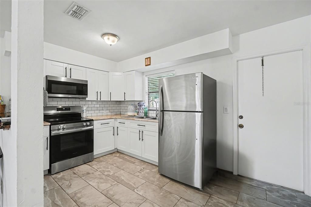En Venta: $350,000 (4 camas, 0 baños, 1689 Pies cuadrados)