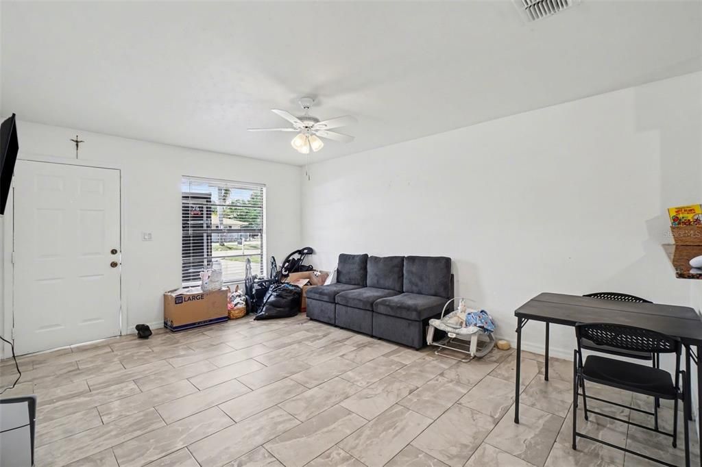 En Venta: $350,000 (4 camas, 0 baños, 1689 Pies cuadrados)