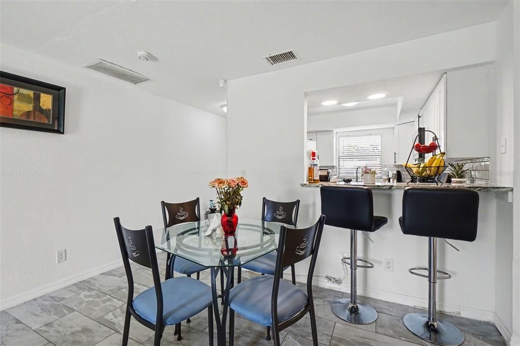 En Venta: $350,000 (4 camas, 0 baños, 1689 Pies cuadrados)