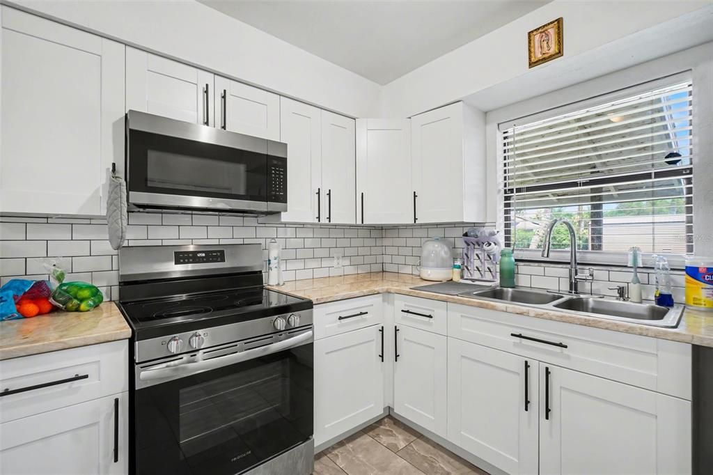 En Venta: $350,000 (4 camas, 0 baños, 1689 Pies cuadrados)