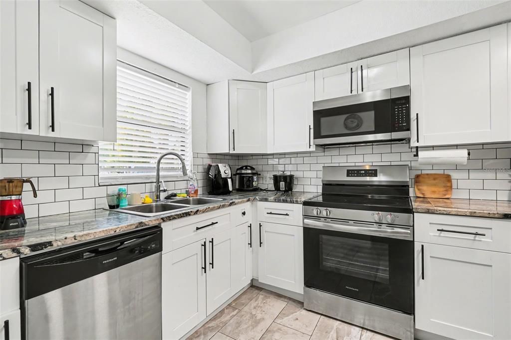 En Venta: $350,000 (4 camas, 0 baños, 1689 Pies cuadrados)