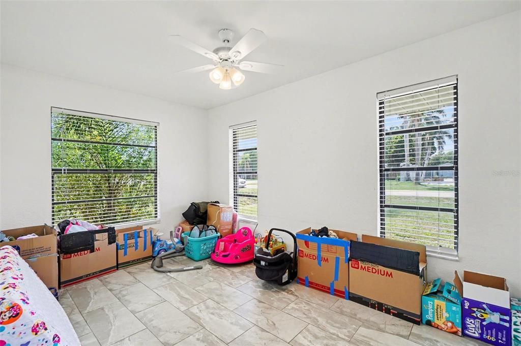 En Venta: $350,000 (4 camas, 0 baños, 1689 Pies cuadrados)