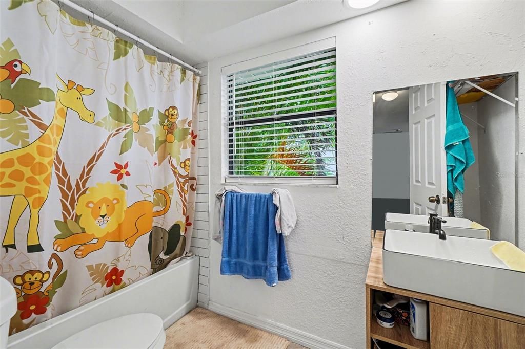 En Venta: $350,000 (4 camas, 0 baños, 1689 Pies cuadrados)