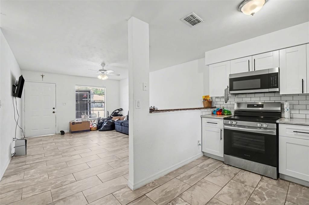En Venta: $350,000 (4 camas, 0 baños, 1689 Pies cuadrados)