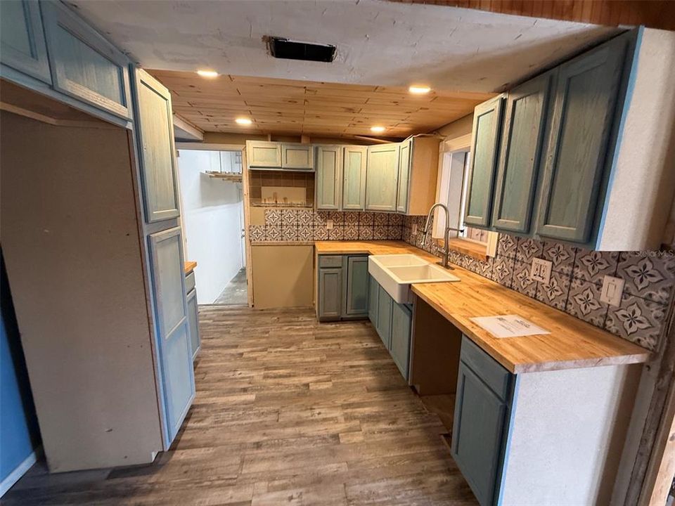 Под контрактом: $255,000 (3 спален, 1 ванн, 1388 Квадратных фут)