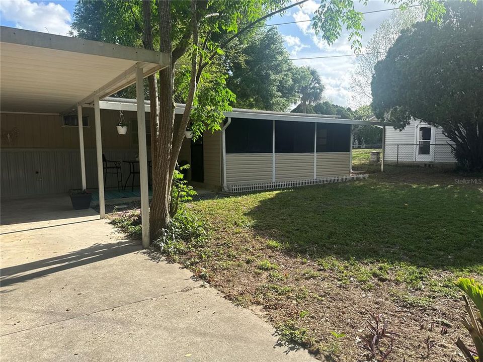 For Sale: $135,000 (2 beds, 1 baths, 884 Square Feet)