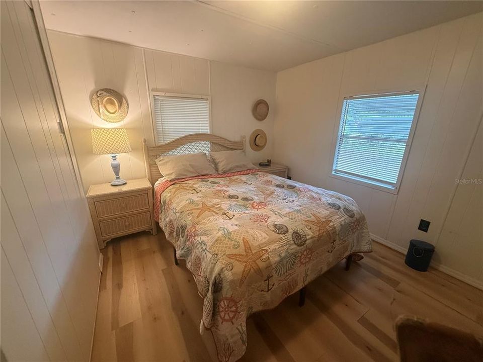 For Sale: $135,000 (2 beds, 1 baths, 884 Square Feet)