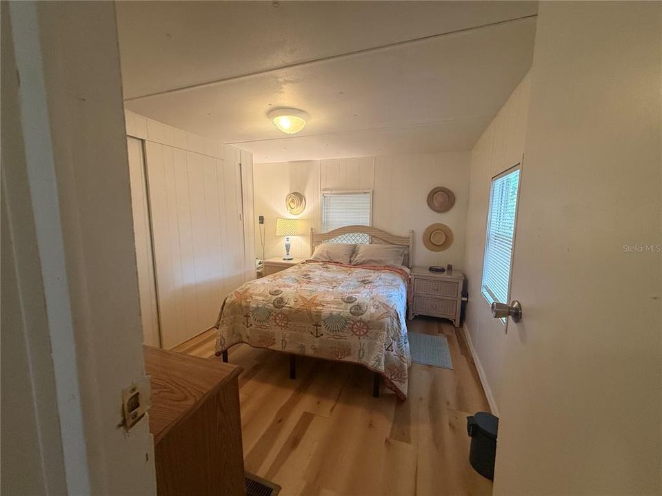 For Sale: $135,000 (2 beds, 1 baths, 884 Square Feet)