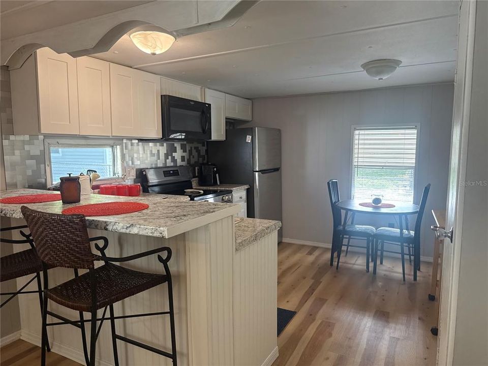 For Sale: $135,000 (2 beds, 1 baths, 884 Square Feet)