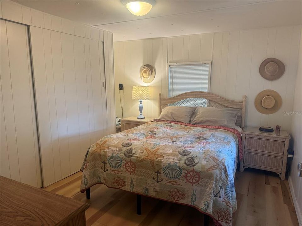 For Sale: $135,000 (2 beds, 1 baths, 884 Square Feet)