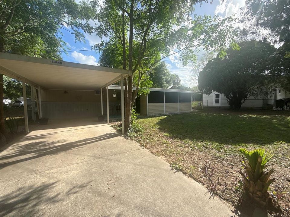 For Sale: $135,000 (2 beds, 1 baths, 884 Square Feet)