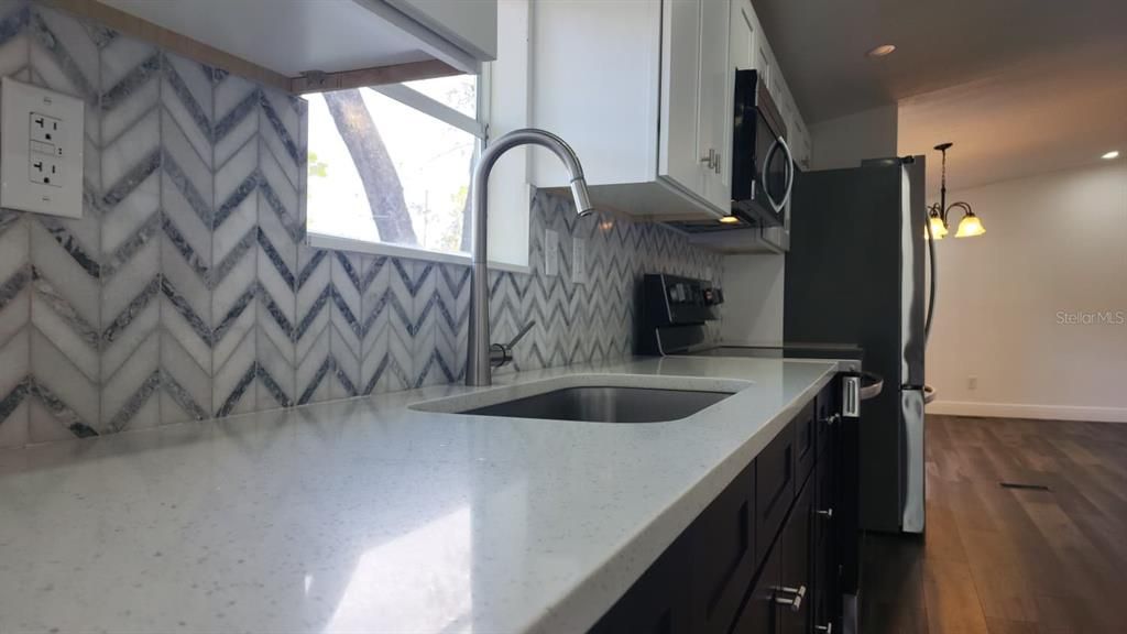 На продажу: $210,000 (3 спален, 2 ванн, 1242 Квадратных фут)