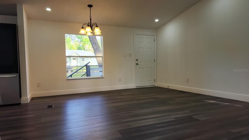 На продажу: $210,000 (3 спален, 2 ванн, 1242 Квадратных фут)