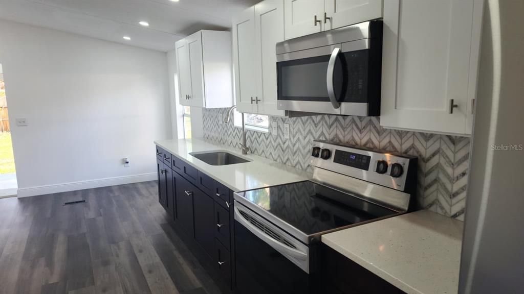 На продажу: $210,000 (3 спален, 2 ванн, 1242 Квадратных фут)