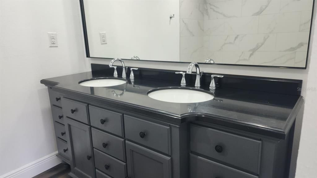 На продажу: $210,000 (3 спален, 2 ванн, 1242 Квадратных фут)