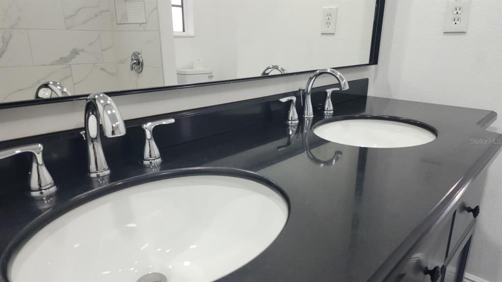 На продажу: $210,000 (3 спален, 2 ванн, 1242 Квадратных фут)