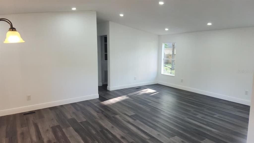 На продажу: $210,000 (3 спален, 2 ванн, 1242 Квадратных фут)