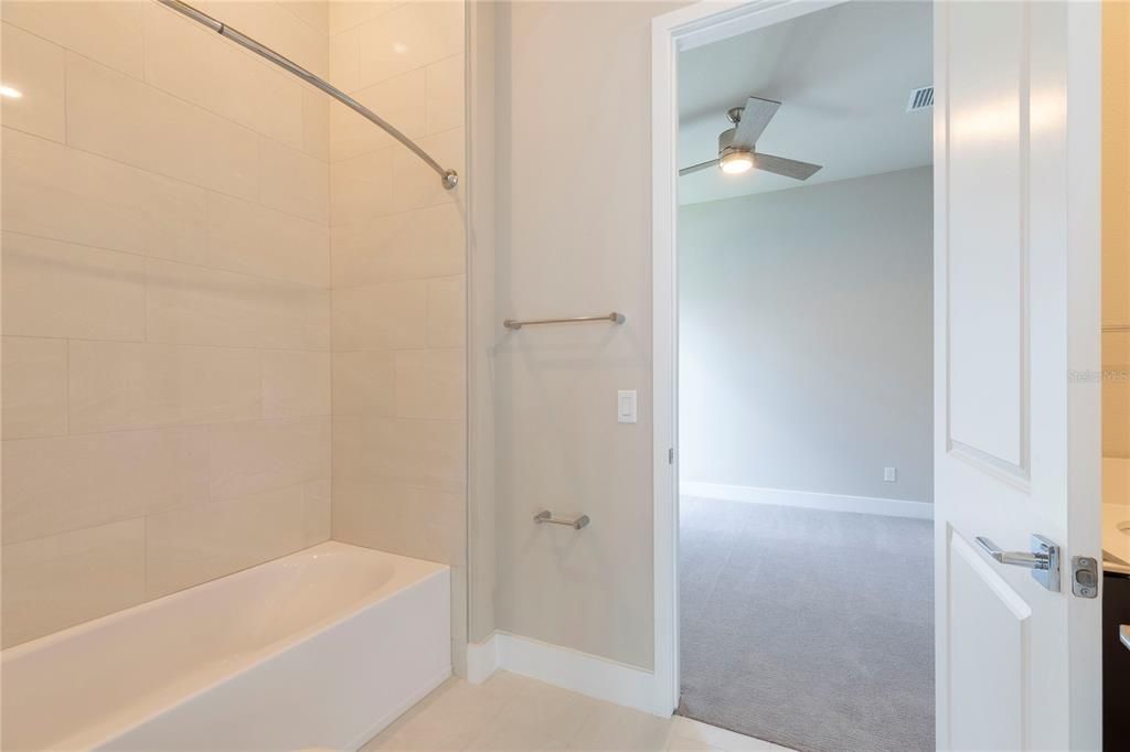 En Venta: $462,900 (5 camas, 4 baños, 2630 Pies cuadrados)