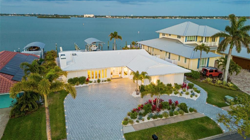 For Sale: $3,400,000 (4 beds, 3 baths, 2653 Square Feet)