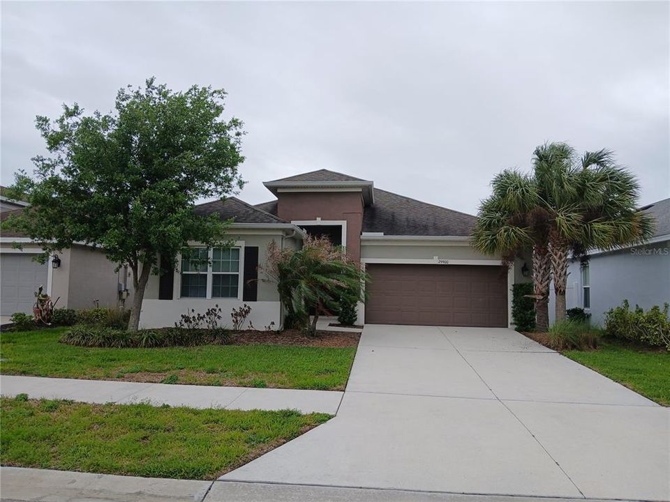 Active With Contract: $475,000 (4 beds, 3 baths, 2415 Square Feet)