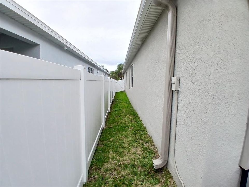 Active With Contract: $475,000 (4 beds, 3 baths, 2415 Square Feet)