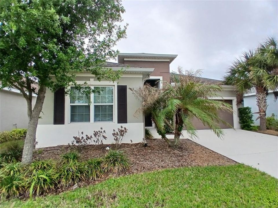 Active With Contract: $475,000 (4 beds, 3 baths, 2415 Square Feet)