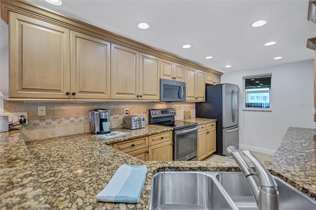 Active With Contract: $1,795,000 (3 beds, 2 baths, 1798 Square Feet)