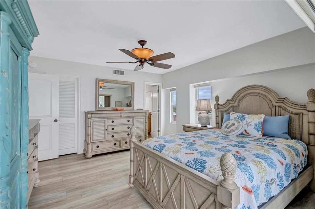 Active With Contract: $1,795,000 (3 beds, 2 baths, 1798 Square Feet)