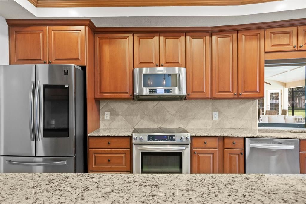 Activo con contrato: $745,000 (4 camas, 3 baños, 3000 Pies cuadrados)