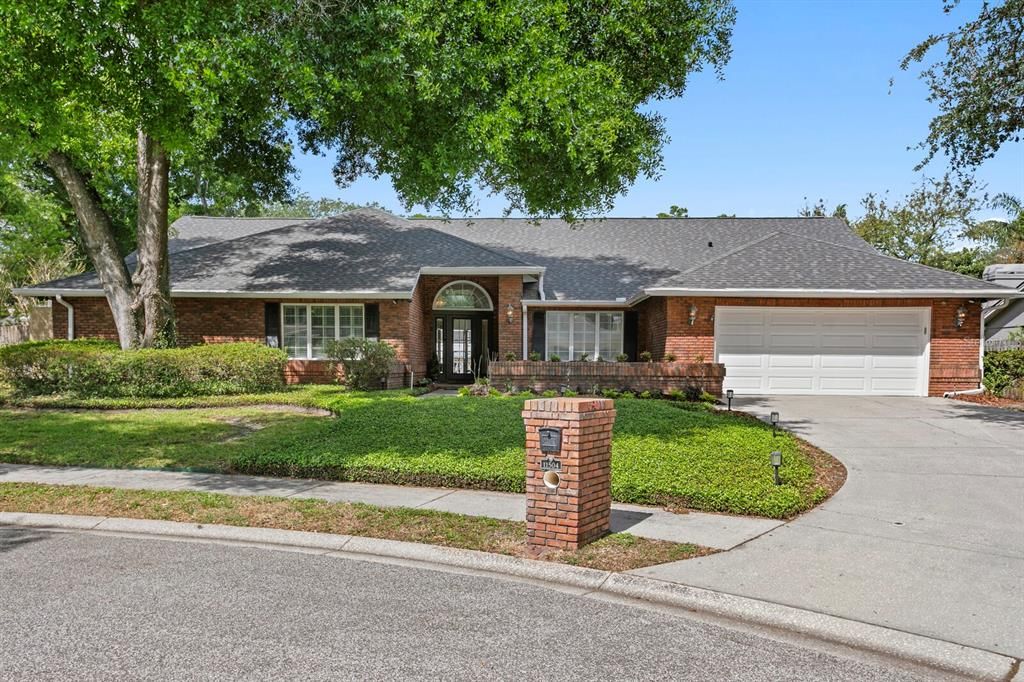 Activo con contrato: $745,000 (4 camas, 3 baños, 3000 Pies cuadrados)