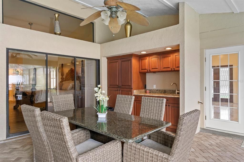 Activo con contrato: $745,000 (4 camas, 3 baños, 3000 Pies cuadrados)