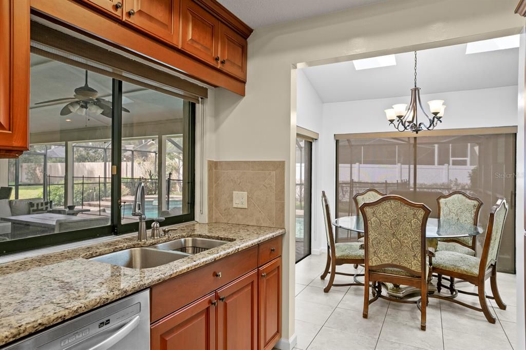 Activo con contrato: $745,000 (4 camas, 3 baños, 3000 Pies cuadrados)