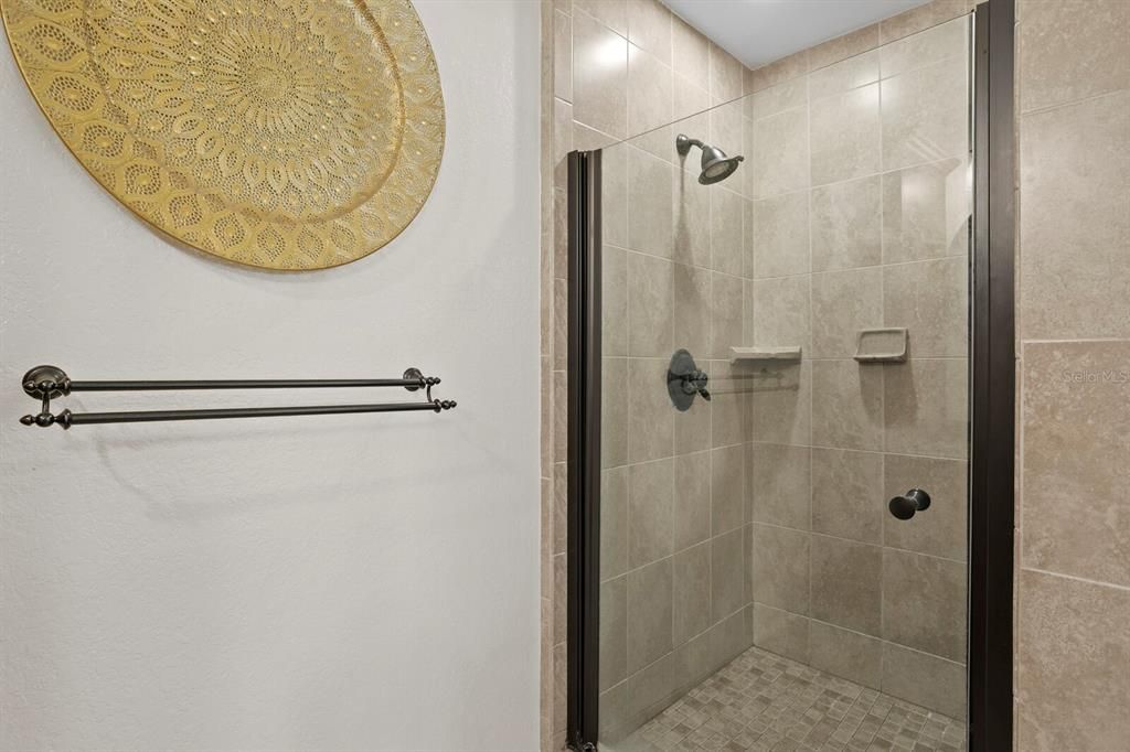 Activo con contrato: $745,000 (4 camas, 3 baños, 3000 Pies cuadrados)