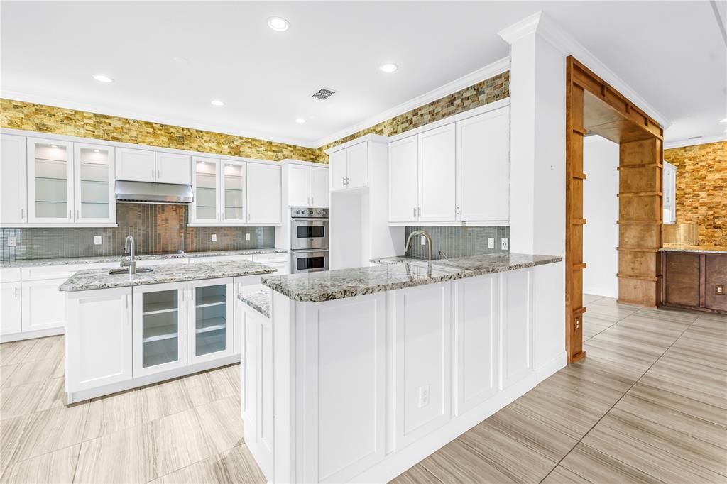 En Venta: $599,000 (3 camas, 3 baños, 3018 Pies cuadrados)
