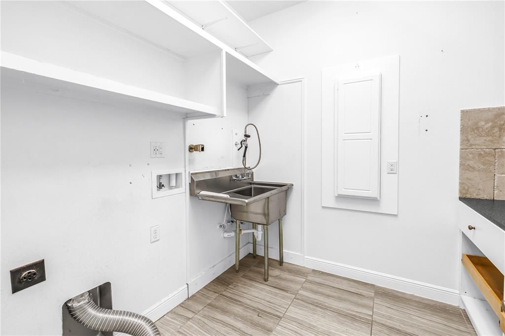 En Venta: $599,000 (3 camas, 3 baños, 3018 Pies cuadrados)