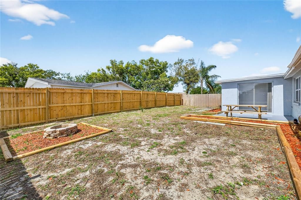 Activo con contrato: $269,900 (3 camas, 2 baños, 1310 Pies cuadrados)