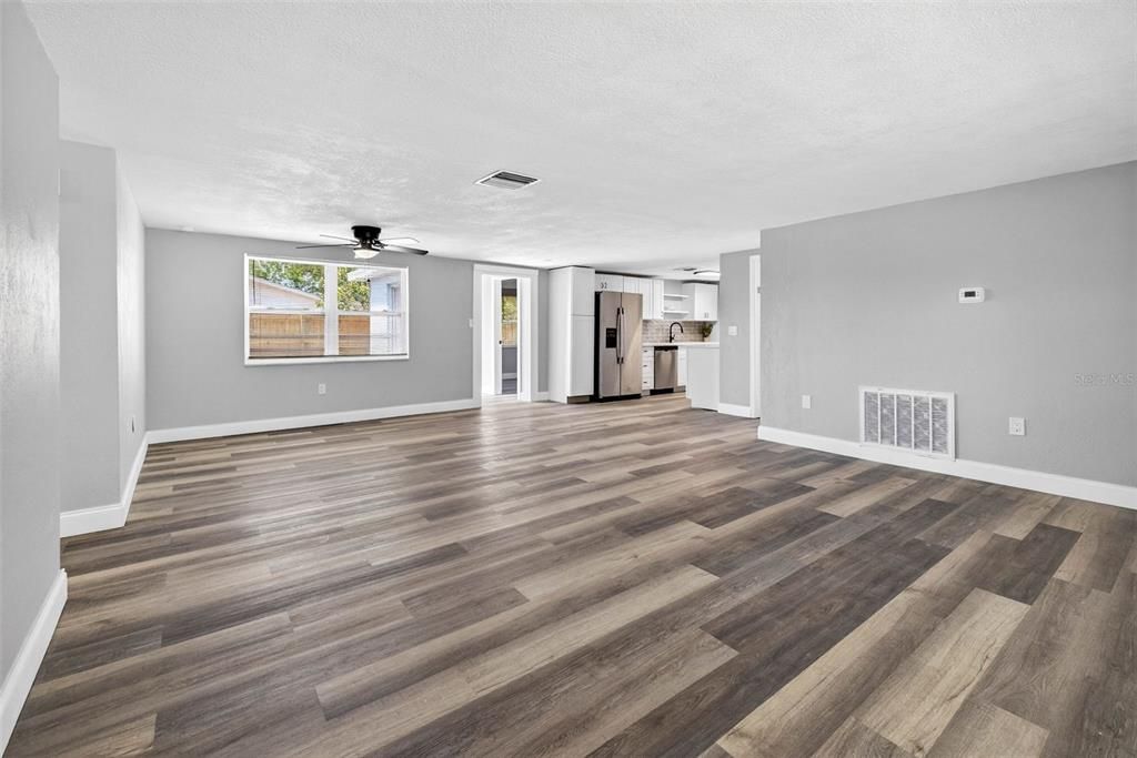 Activo con contrato: $269,900 (3 camas, 2 baños, 1310 Pies cuadrados)