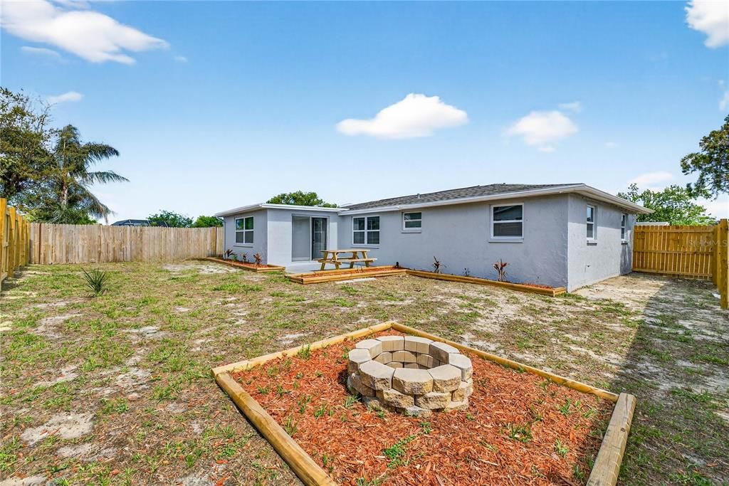 Activo con contrato: $269,900 (3 camas, 2 baños, 1310 Pies cuadrados)