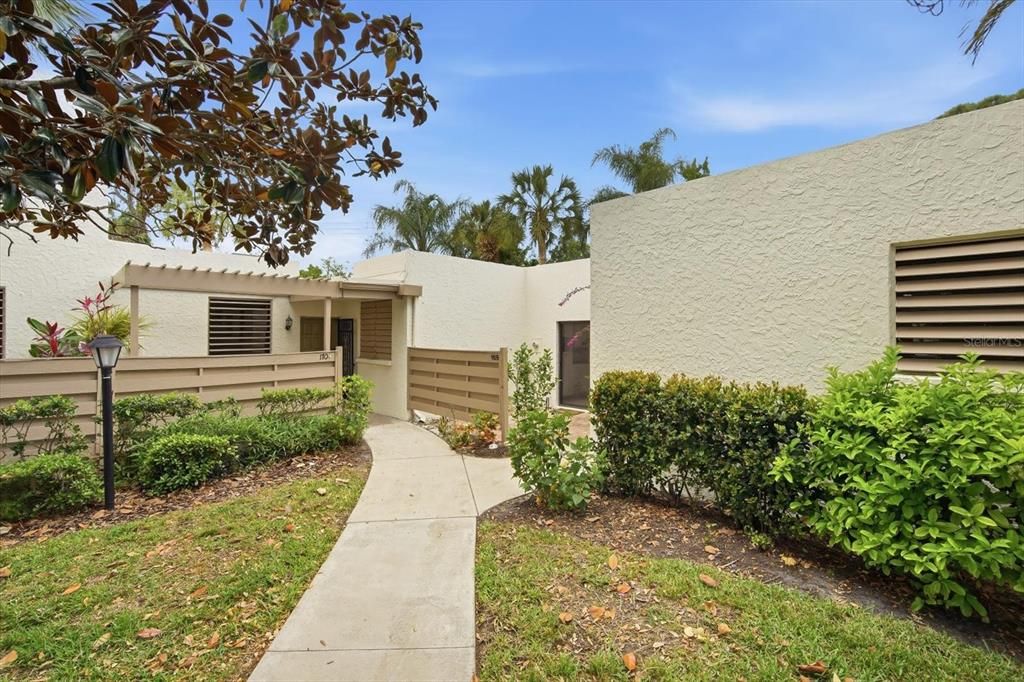 En Venta: $250,000 (2 camas, 2 baños, 1408 Pies cuadrados)