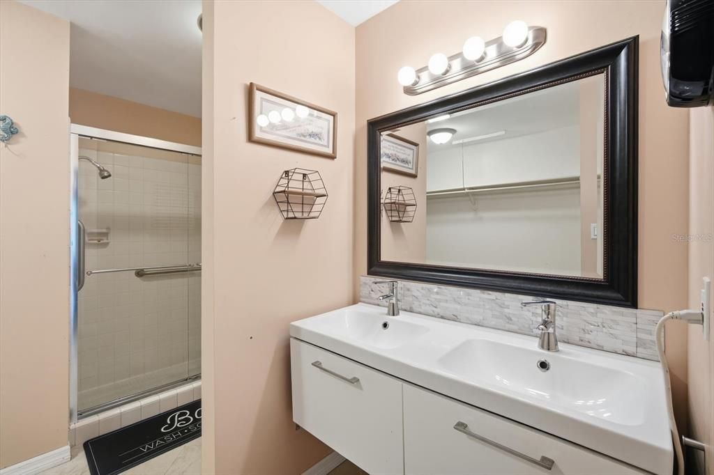 En Venta: $250,000 (2 camas, 2 baños, 1408 Pies cuadrados)