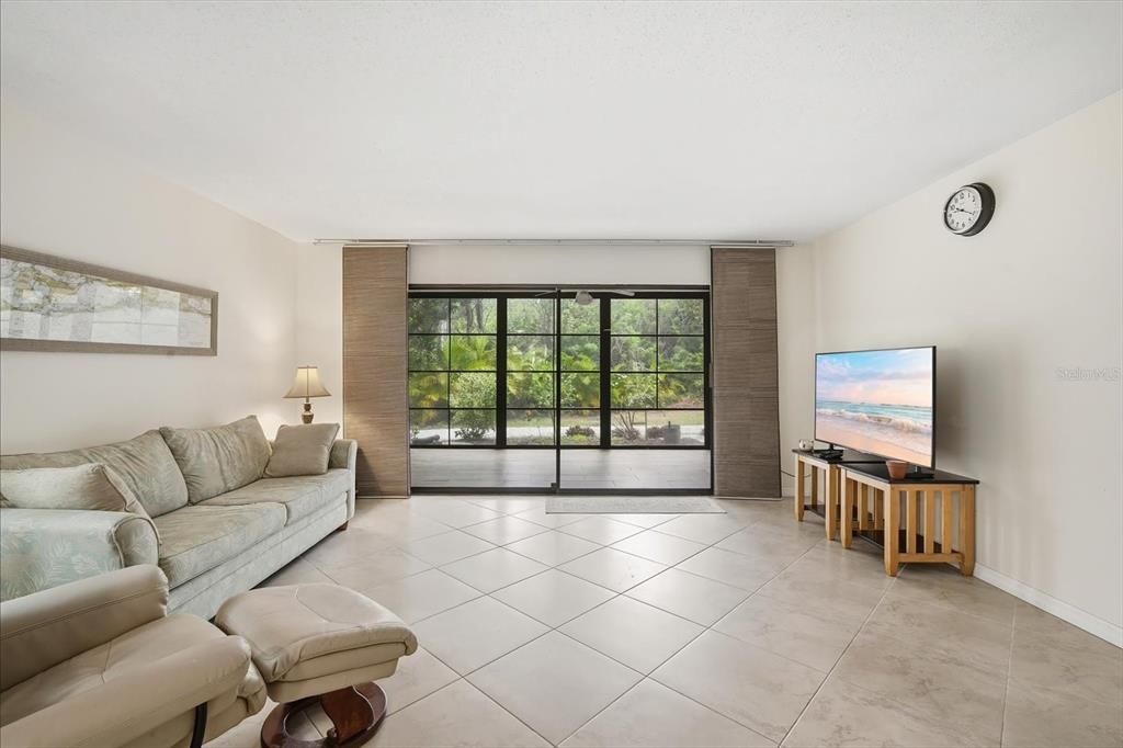 En Venta: $250,000 (2 camas, 2 baños, 1408 Pies cuadrados)