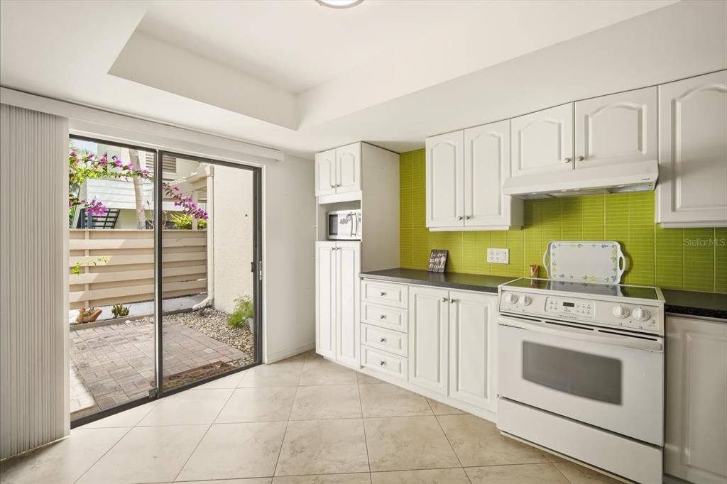 En Venta: $250,000 (2 camas, 2 baños, 1408 Pies cuadrados)